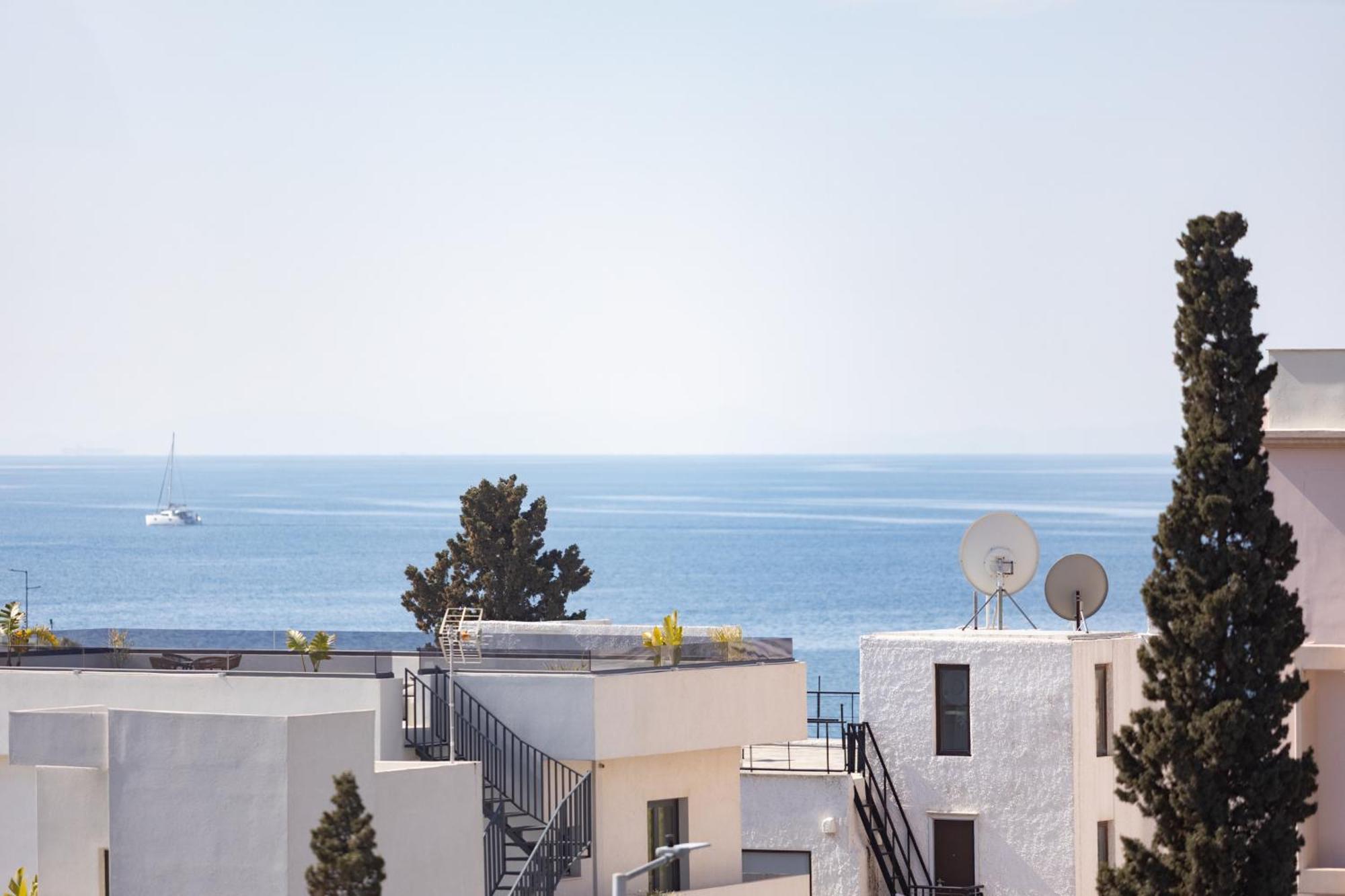 Luxurious 3-Bedroom Seaside Retreat Fully Renovated In 2025 Athene Buitenkant foto